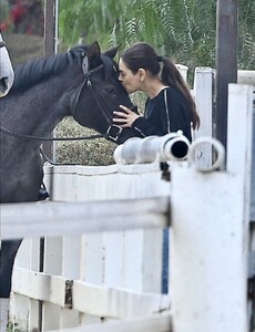 mila-kunis-at-a-horseback-riding-in-los-angeles-10-27-2024-2.jpg