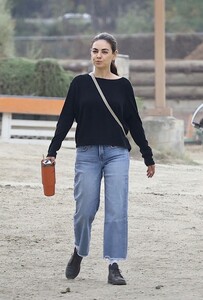 mila-kunis-at-a-horseback-riding-in-los-angeles-10-27-2024-3.jpg