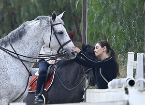 mila-kunis-at-a-horseback-riding-in-los-angeles-10-27-2024-5.jpg