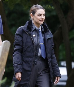 mila-kunis-at-a-police-officer-filming-knives-out-movie-in-epping-06-12-2024-1.jpg
