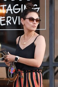 mila-kunis-out-for-dinner-date-at-taisho-sushi-in-sherman-oaks-08-27-2024-5.jpg