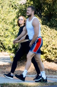 minka-kelly-and-dan-reynolds-on-a-saturday-lunch-outing-in-los-feliz-10-05-2024-2.jpg