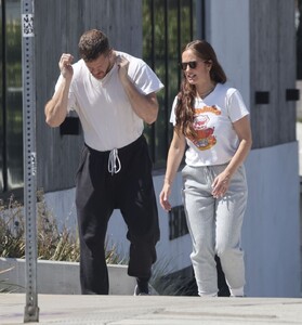 minka-kelly-and-dan-reynolds-out-for-lunch-in-los-angeles-09-09-2024-1.jpg