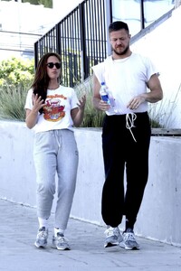 minka-kelly-and-dan-reynolds-out-for-lunch-in-los-angeles-09-09-2024-3.jpg