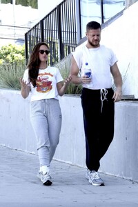 minka-kelly-and-dan-reynolds-out-for-lunch-in-los-angeles-09-09-2024-9.jpg