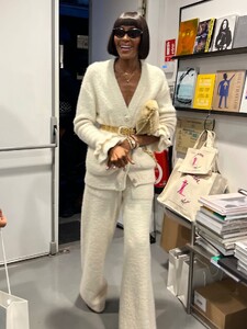 naomi-campbell-arrives-at-her-book-signing-at-librairie-7l-in-st.-germain-09-27-2024-1.jpg