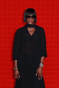 naomi-campbell-at-h-m-london-event-hosted-by-lila-moss-with-performance-by-charlie-xcx-in-london-09-12-2024-2.jpg