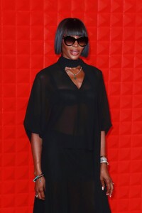 naomi-campbell-at-h-m-london-event-hosted-by-lila-moss-with-performance-by-charlie-xcx-in-london-09-12-2024-6.jpg