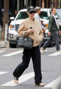 nicky-hilton-brings-effortless-style-to-new-york-streets-02-10-2024-1.jpg
