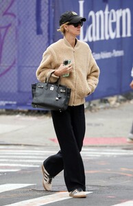 nicky-hilton-brings-effortless-style-to-new-york-streets-02-10-2024-5.jpg