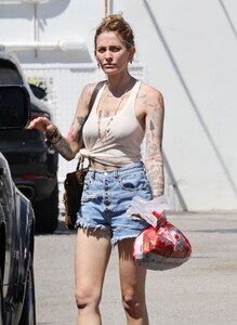paris-jackson-in-denim-shorts-shopping-at-a-thrift-store-in-los-angeles-08-29-2024-5.jpg