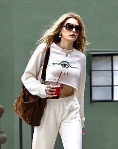 paris-jackson-out-and-about-in-los-angeles-09-22-2024-4.jpg