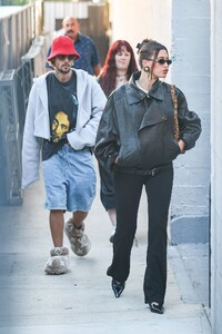 pregnant-hailey-bieber-arrives-at-church-with-justin-bieber-in-beverly-hills-07-31-2024-5.jpg