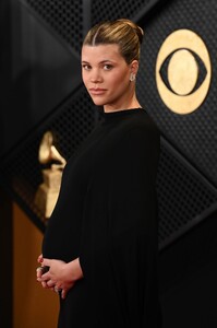 pregnant-sofia-richie-at-66th-grammy-awards-in-los-angeles-02-04-2024-4.jpg