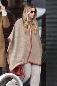 pregnant-sofia-richie-leaves-beverly-grill-in-beverly-hills-02-06-2024-3.jpg