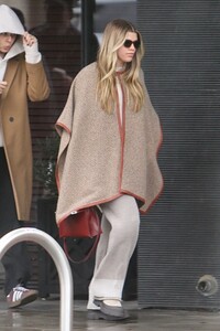 pregnant-sofia-richie-leaves-beverly-grill-in-beverly-hills-02-06-2024-4.jpg