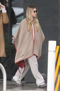pregnant-sofia-richie-leaves-beverly-grill-in-beverly-hills-02-06-2024-5.jpg
