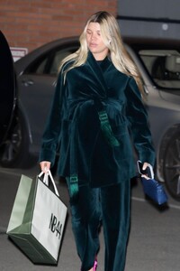 pregnant-sofia-richie-leaves-nb44-party-in-beverly-hills-04-05-2024-6.jpg