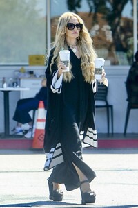 rachel-zoe-at-beverly-glen-mall-in-beverly-hills-06-15-2024-2.jpg