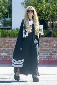 rachel-zoe-at-beverly-glen-mall-in-beverly-hills-06-15-2024-3.jpg