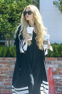 rachel-zoe-at-beverly-glen-mall-in-beverly-hills-06-15-2024-4.jpg