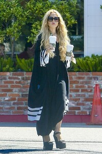 rachel-zoe-at-beverly-glen-mall-in-beverly-hills-06-15-2024-5.jpg