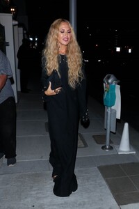 rachel-zoe-leaves-chez-mia-after-dinner-in-west-hollywood-10-05-2024-2.jpg