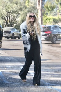 rachel-zoe-our-for-coffee-in-beverly-hills-10-14-2024-5.jpg