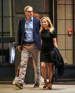 reese-witherspoon-night-out-in-new-york-09-04-2024-2.thumb.jpg.f394880914ed2a26882094c1f8d0159a.jpg