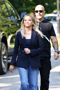 reese-witherspoon-on-the-set-of-the-morning-show-in-new-york-07-30-2024-2.jpg