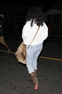 rihanna-s-santa-monica-style-casual-chic-meets-luxury-accessories-2.jpg