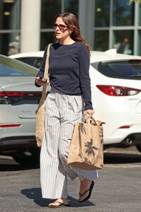 riley-keough-at-erewhon-in-calabasas-08-19-2024-4.jpg