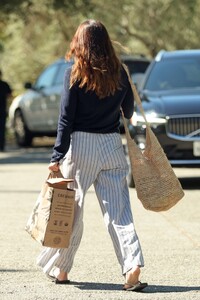 riley-keough-at-erewhon-in-calabasas-08-19-2024-5.jpg