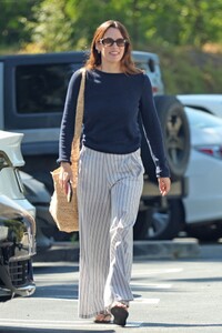 riley-keough-at-erewhon-in-calabasas-08-19-2024-6.jpg