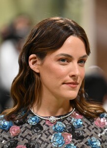 riley-keough-at-met-gala-2024-3.jpg