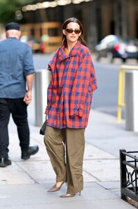 riley-keough-dazzles-in-oversized-plaid-shirt-on-the-view-in-new-york-09-10-2024-0.jpg