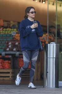 riley-keough-sports-a-graceland-sweatshirt-los-angeles-05-09-2024-2.thumb.jpg.f8430df28c42e5f9bc4c7a1c473b6895.jpg