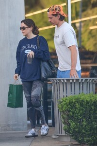 riley-keough-sports-a-graceland-sweatshirt-los-angeles-05-09-2024-3.thumb.jpg.6703b53fc89e05b2307453ffe33a4cd5.jpg