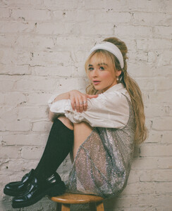 sabrinacarpenter-daily_281029.jpg