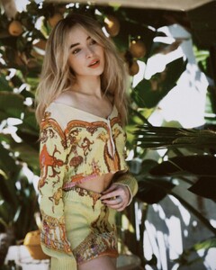 sabrinacarpenter-daily_281129.jpg