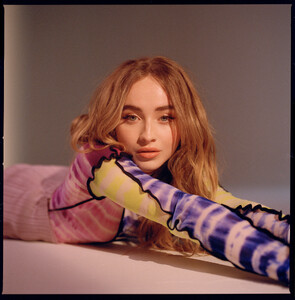sabrinacarpenter-daily_281229.jpg