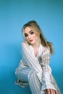 sabrinacarpenter-daily_28129 (1).jpg