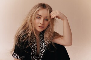sabrinacarpenter-daily_281329.jpg