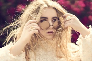sabrinacarpenter-daily_281529.jpg