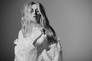 sabrinacarpenter-daily_28229.jpg
