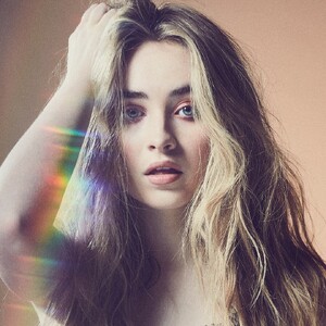 sabrinacarpenter-daily_282429.jpg