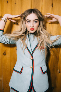 sabrinacarpenter-daily_28329.jpg