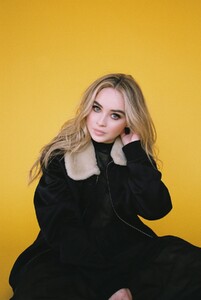 sabrinacarpenter-daily_28329.jpg