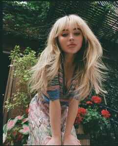 sabrinacarpenter-daily_28329.jpg