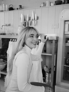 sabrinacarpenter-daily_28329.jpg